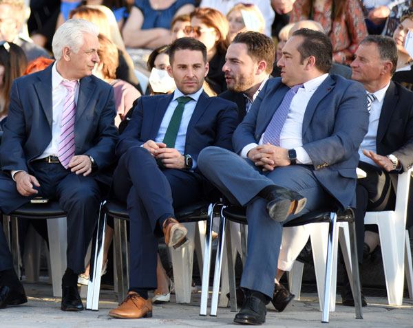 Λέτε να… «ψήνεται» κάτι;