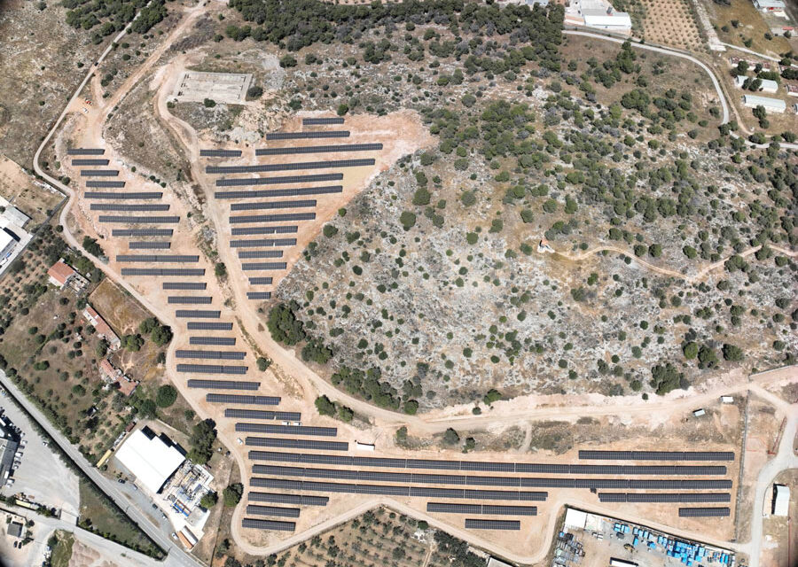 HELLENiQ ENERGΥ: Δημιουργία του πρώτου φωτοβολταϊκού σταθμού αυτοπαραγωγής σε βιομηχανική της εγκατάσταση