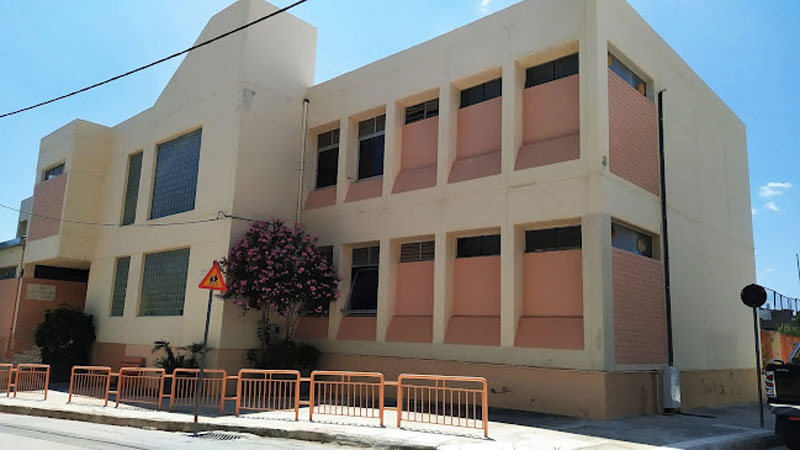 Στα «κάγκελα» γονείς και μαθητές επιζητούν απεγνωσμένα λύση…