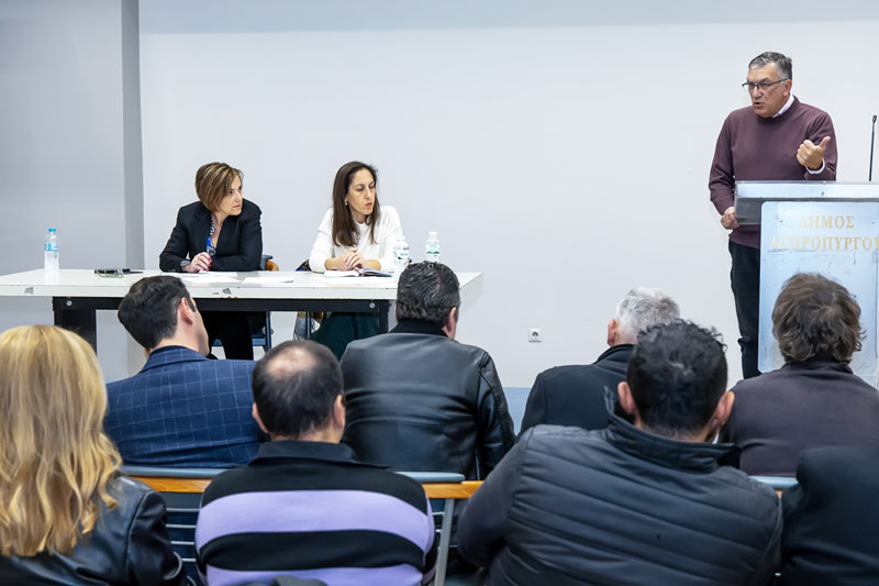 Ενώσεις Συλλόγων Γονέων: Κρατούν «μικρό καλάθι» παρά την τροπολογία Πιερρακάκη