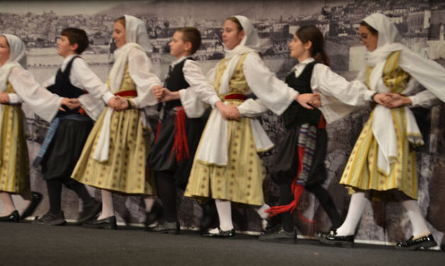 Με κάλαντα, τραγούδια και παραδοσιακού χορούς έκοψε τη βασιλόπιτα ο «Αλκάθους&Καρία»