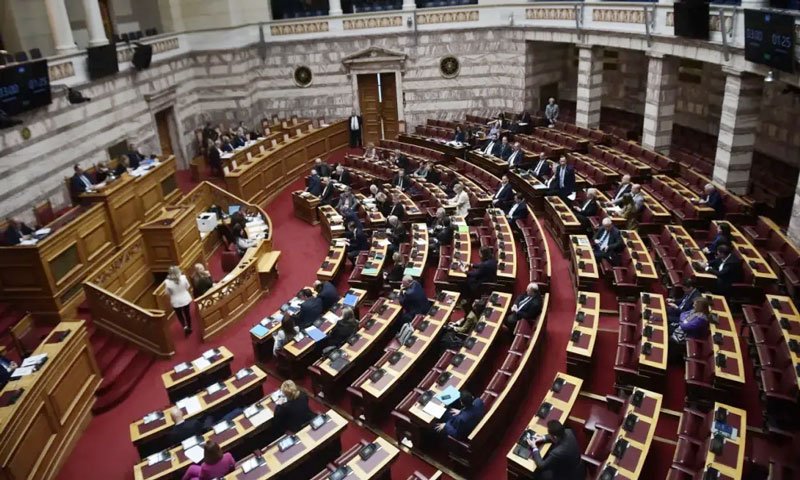 Με 297 Βουλευτές η Βουλή • Απώλεσαν τη βουλευτική ιδιότητα οι «Σπαρτιάτες» Βασίλης Στίγκας, Πέτρος Δημητριάδης και Αλέξανδρος Ζερβέας