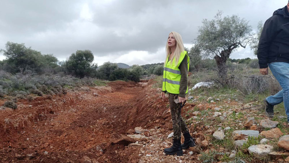 Αυτοψία της Αντιπεριφερειάρχη Δυτικής Αττικής στα έργα καθαρισμού ρεμάτων μετά την κακοκαιρία Byron