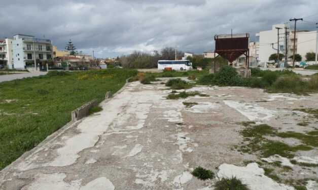 Αναξιοποίητο και με σωρεία αυθαιρεσιών το παλιό ρέμα Μαυρατζά