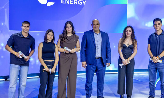 Η HELLENiQ ENERGY βράβευσε τους αριστούχους αποφοίτους Λυκείων του Θριασίου Πεδίου – Παρών ο Δήμαρχος Μεγαρέων